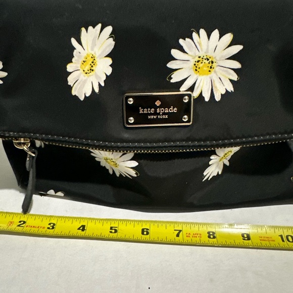 Kate Spade Miri Blake Avenue Falling Daisy Handbag/Crossbody
In Mint Condition - Picture 3 of 5